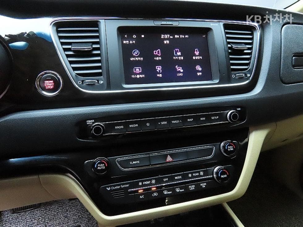 Kia The New (facelift) Carnival9-seater 2.2 Diesel Prestige - 17