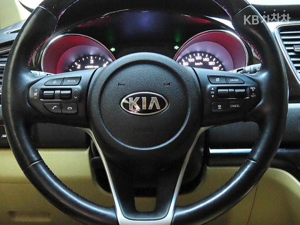 Kia The New (facelift) Carnival9-seater 2.2 Diesel Prestige - 18