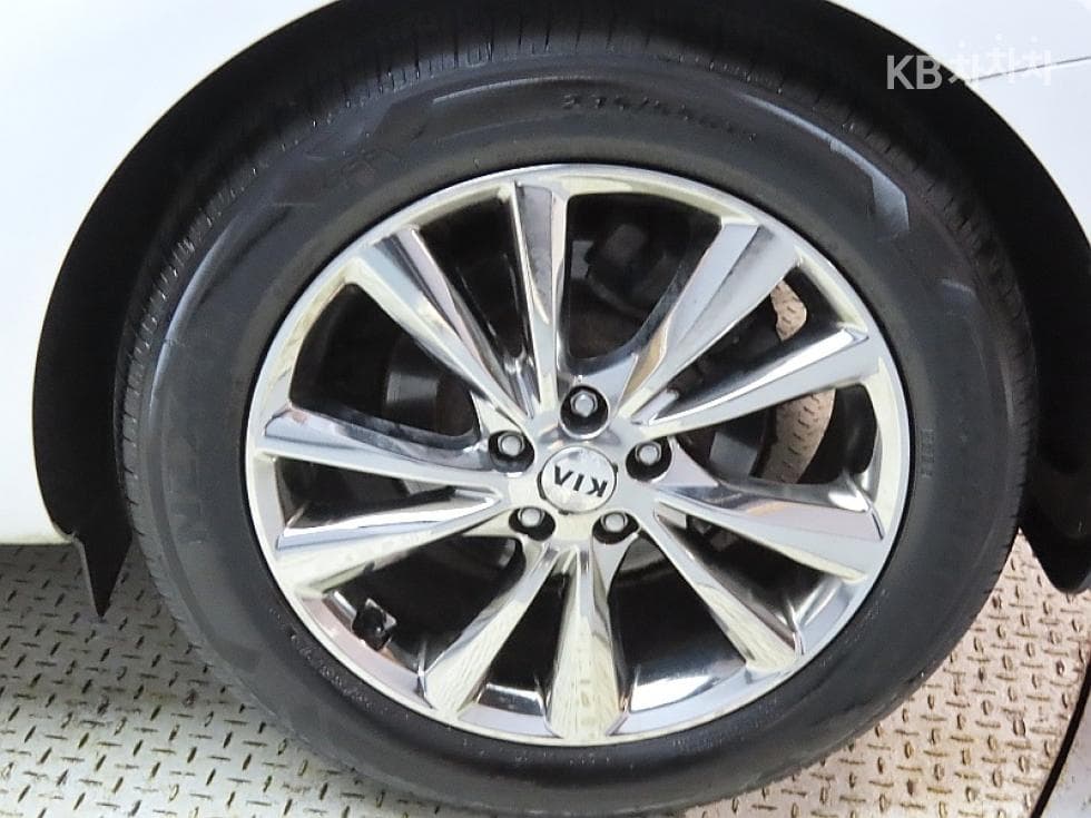 Kia The New (facelift) Carnival9-seater 2.2 Diesel Prestige - 20