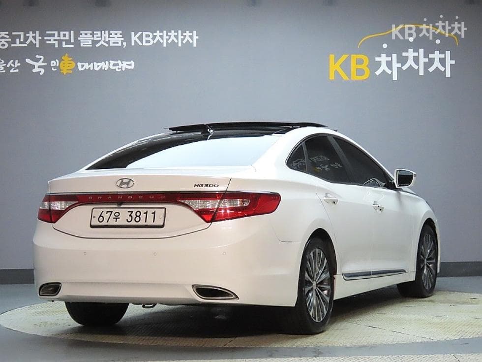 Hyundai Grandeur (Azera)HGLPG HG300 Rental car Premium - 2