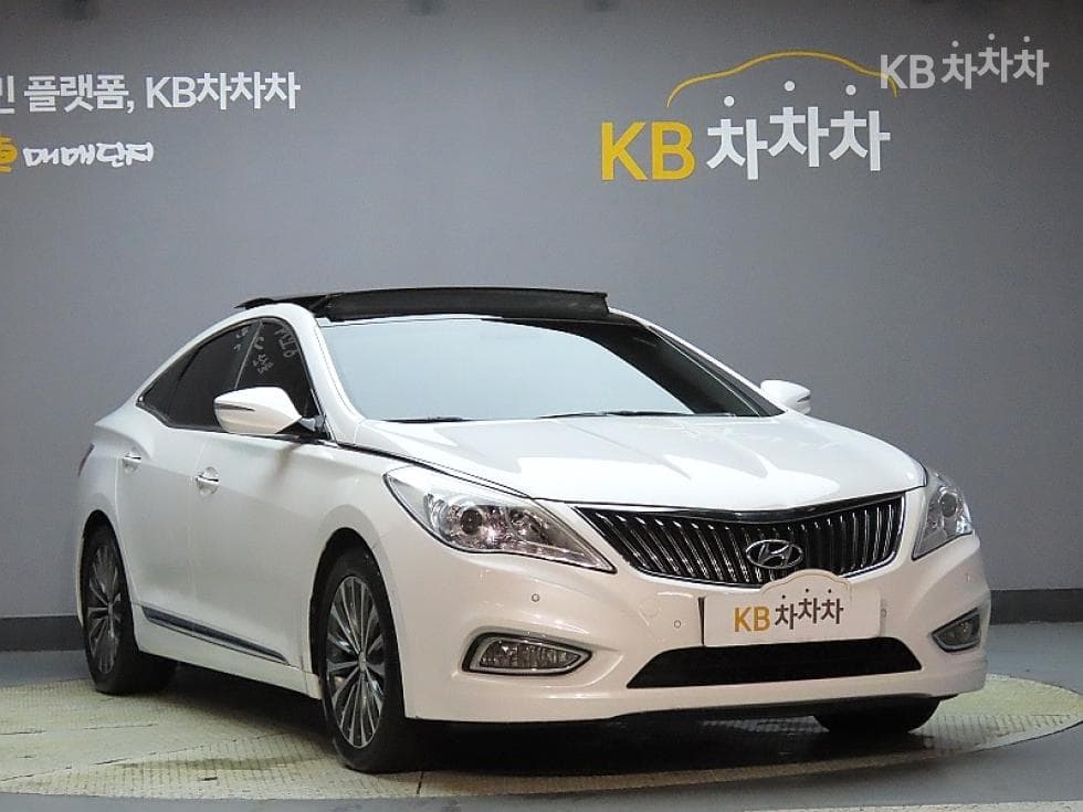 Hyundai Grandeur (Azera)HGLPG HG300 Rental car Premium - 3