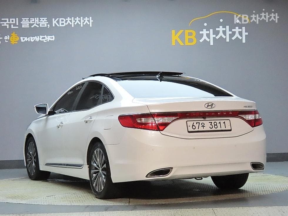 Hyundai Grandeur (Azera)HGLPG HG300 Rental car Premium - 4