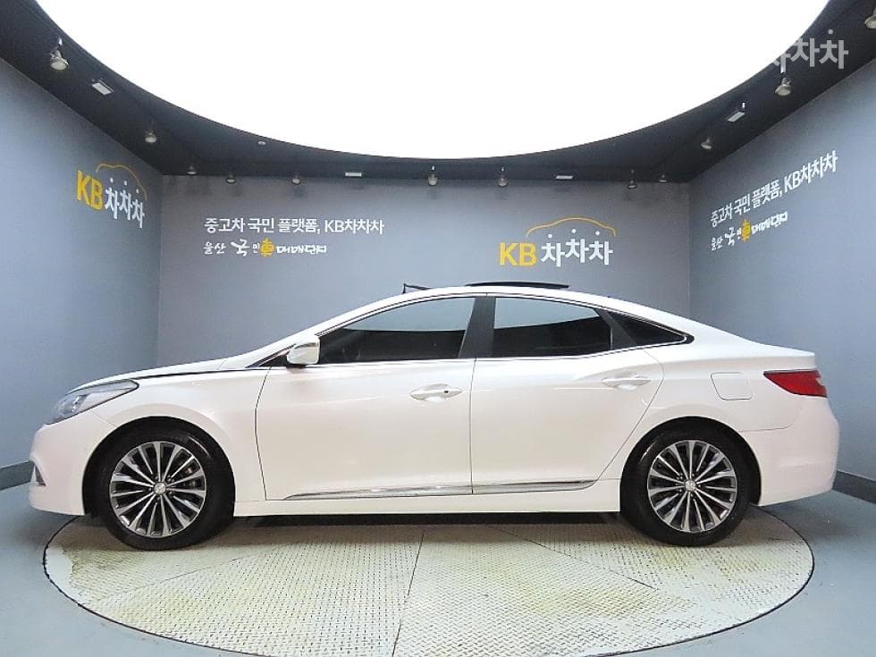 Hyundai Grandeur (Azera)HGLPG HG300 Rental car Premium - 5