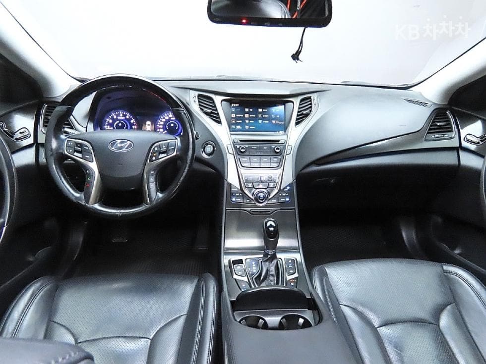 Hyundai Grandeur (Azera)HGLPG HG300 Rental car Premium - 6