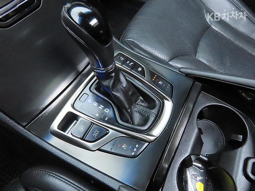 Hyundai Grandeur (Azera)HGLPG HG300 Rental car Premium - 9