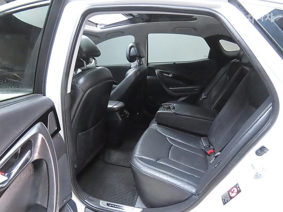 Hyundai Grandeur (Azera)HGLPG HG300 Rental car Premium - 11