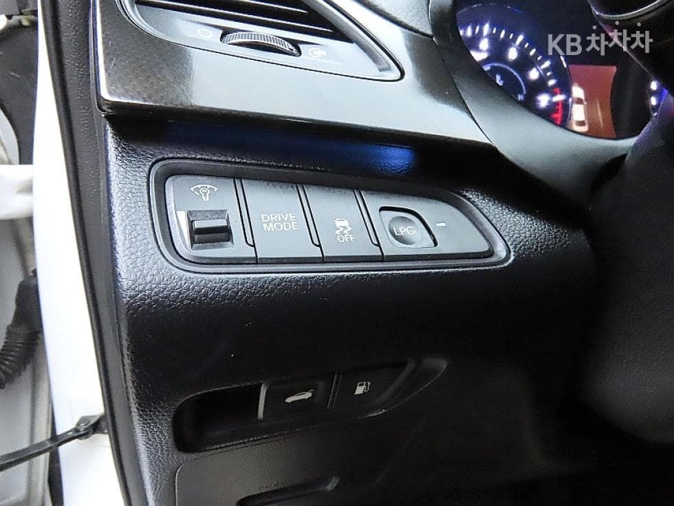 Hyundai Grandeur (Azera)HGLPG HG300 Rental car Premium - 12