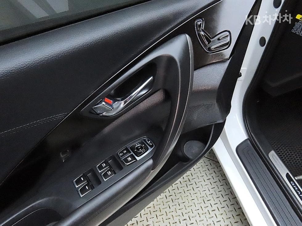Hyundai Grandeur (Azera)HGLPG HG300 Rental car Premium - 13