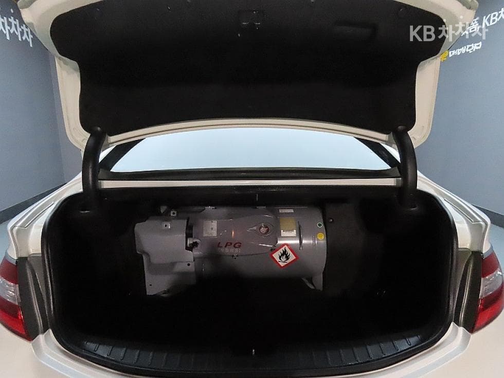 Hyundai Grandeur (Azera)HGLPG HG300 Rental car Premium - 19