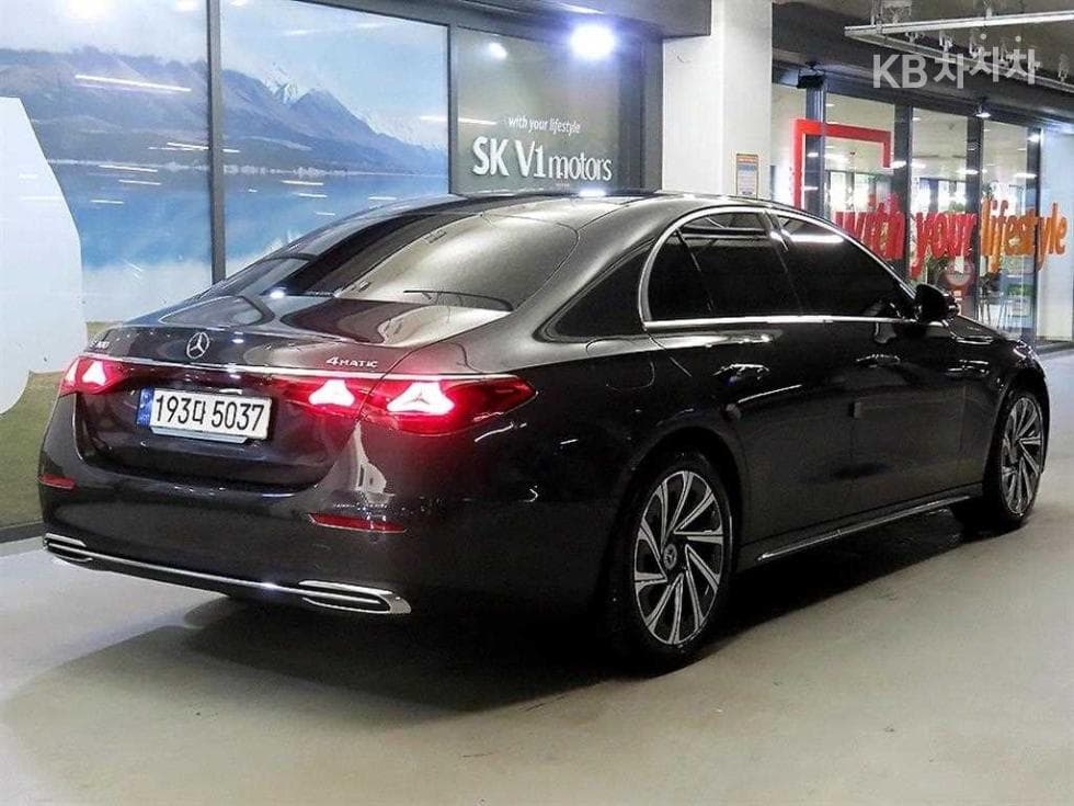 Mercedes-Benz E-클래스 (W214)E300 4MATIC Exclusive - 4