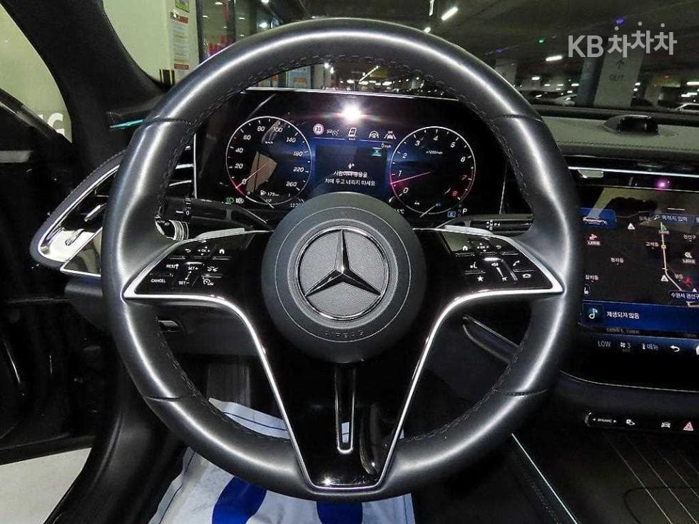 Mercedes-Benz E-클래스 (W214)E300 4MATIC Exclusive - 8
