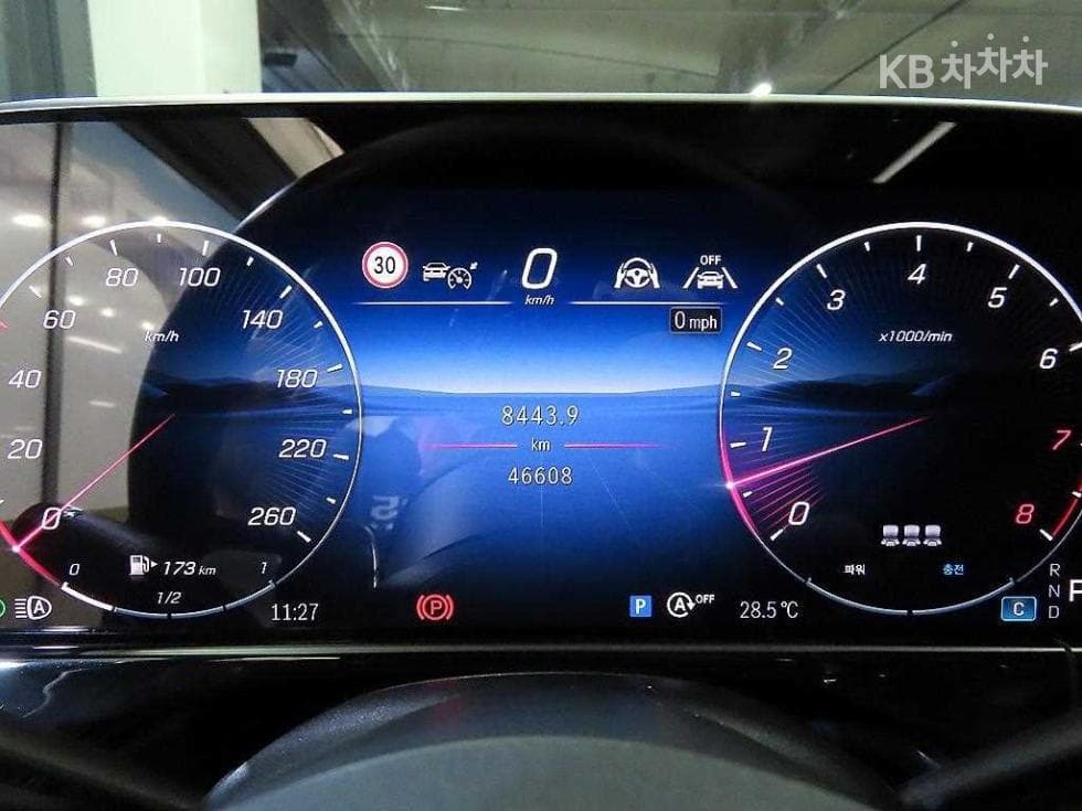 Mercedes-Benz E-클래스 (W214)E300 4MATIC Exclusive - 9