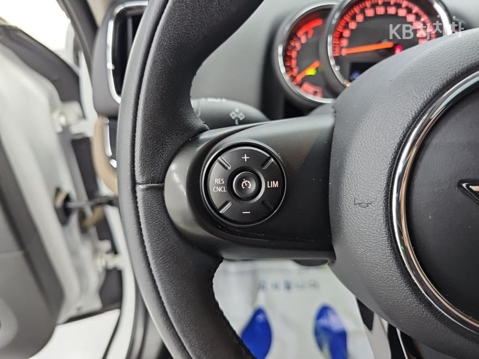 Мини Countryman (F60)1.5 Cooper Savile Row Edition - 17