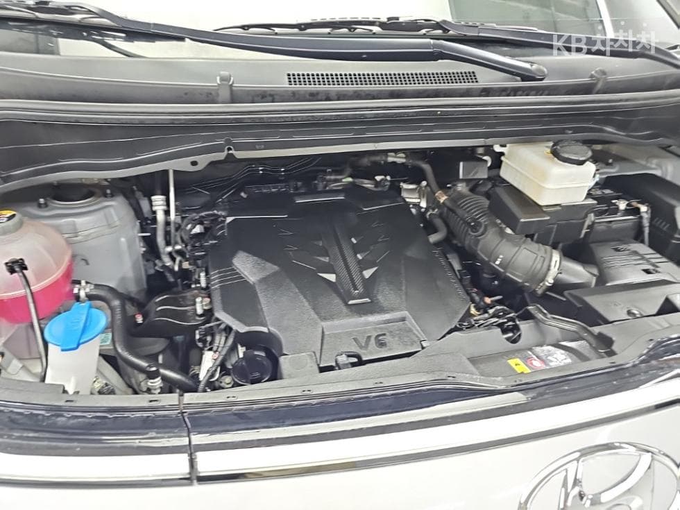 Хюндай Staria3.5 LPG Турер 9 Modern - 19