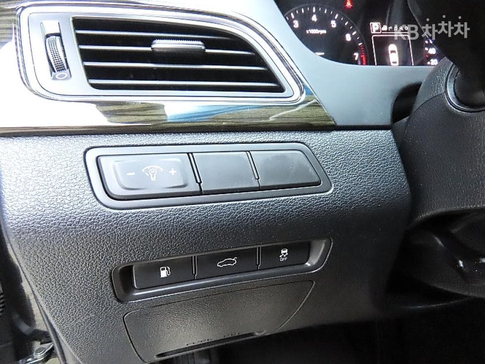 Hyundai Sonata LF2.0 Smart Standard - 12