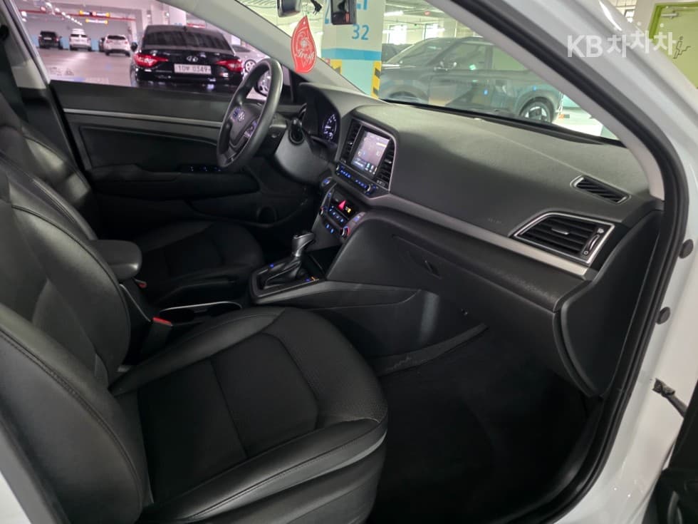 Хюндай Avante (Elantra)AD1.6 GDi Value Plus - 17