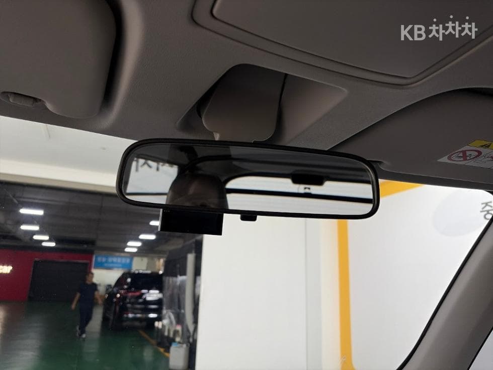 Киа The New (фейслифт) Рей (ван) Ван1.0 Бензин Ван 2-местен Престиж Специал (специален признак/издание) - 19