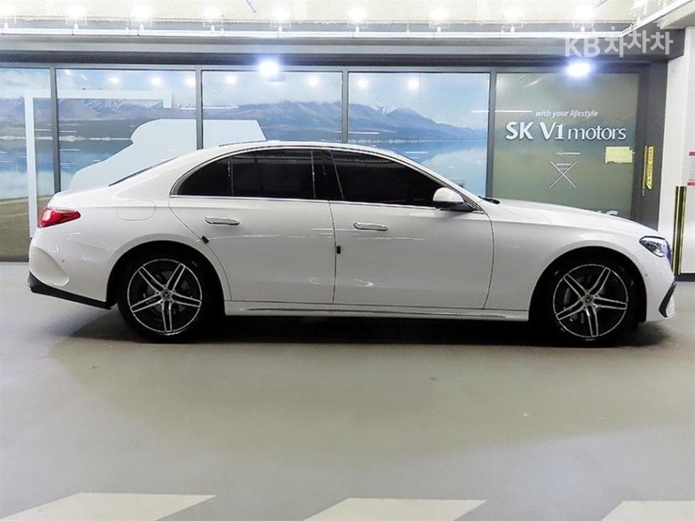 Mercedes-Benz E-클래스 (W214)E300 4MATIC AMG Line - 3