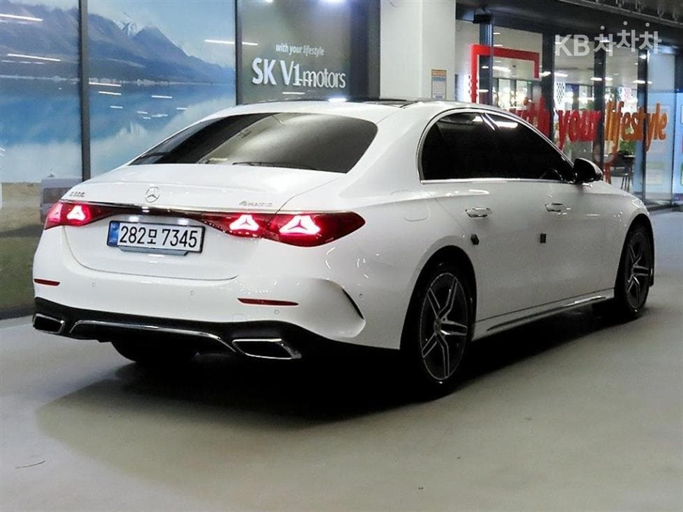 Mercedes-Benz E-클래스 (W214)E300 4MATIC AMG Line - 4