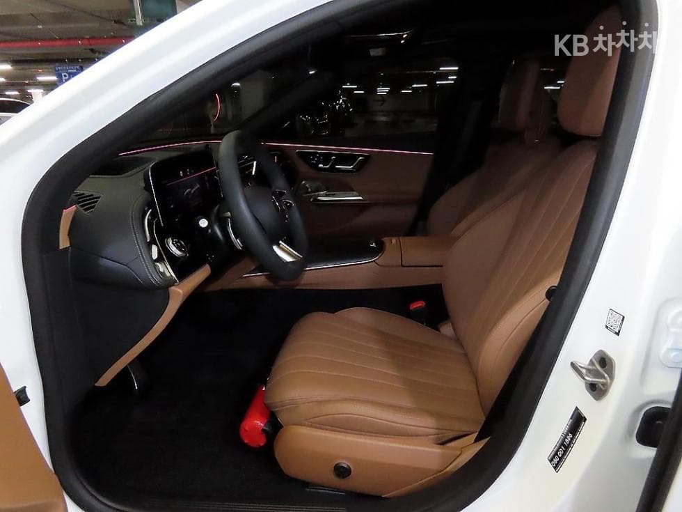 Mercedes-Benz E-클래스 (W214)E300 4MATIC AMG Line - 6