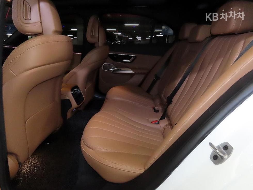 Mercedes-Benz E-클래스 (W214)E300 4MATIC AMG Line - 7