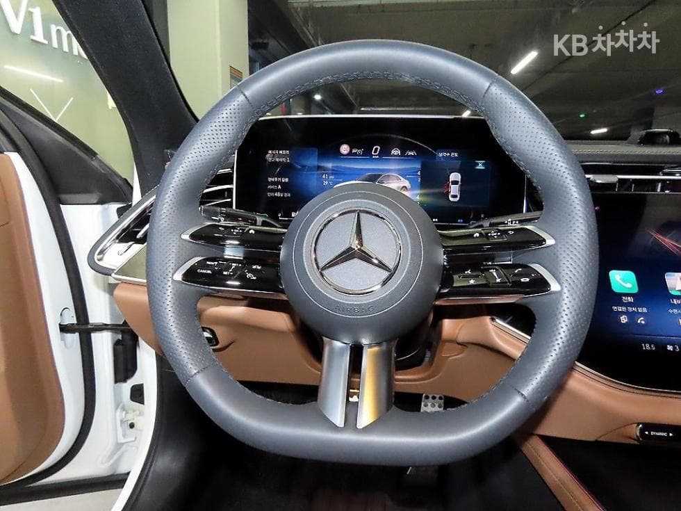 Mercedes-Benz E-클래스 (W214)E300 4MATIC AMG Line - 8