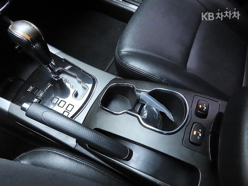 KG Mobility New코란도 C2.0 어드벤처 60th 에디션 4WD - 9
