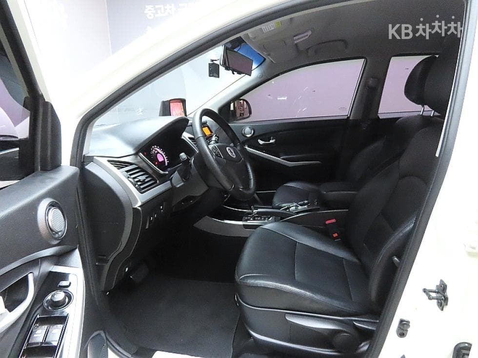 KG Mobility New코란도 C2.0 어드벤처 60th 에디션 4WD - 10