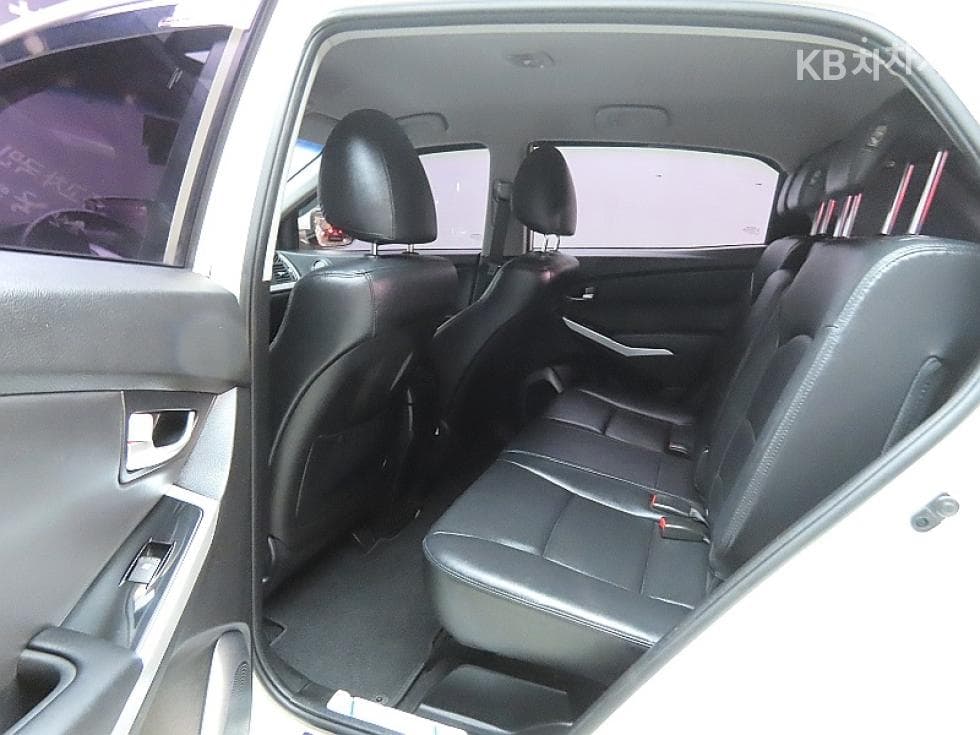 KG Mobility New코란도 C2.0 어드벤처 60th 에디션 4WD - 11