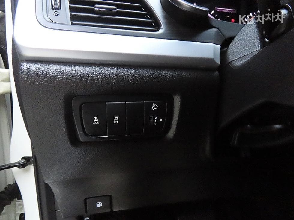 KG Mobility New코란도 C2.0 어드벤처 60th 에디션 4WD - 12