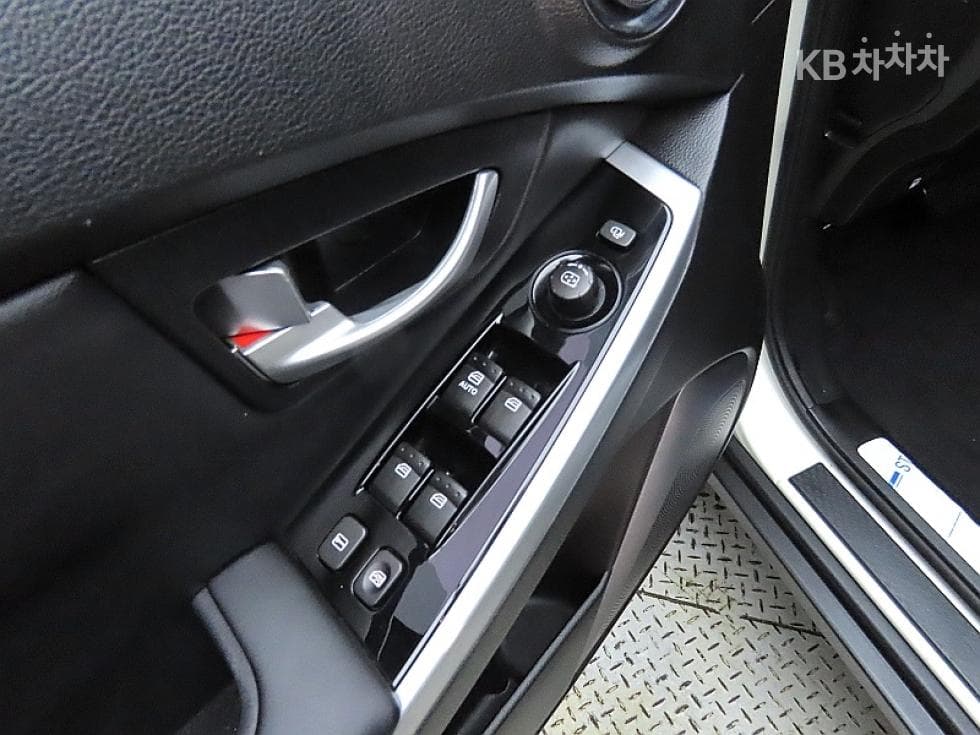 KG Mobility New코란도 C2.0 어드벤처 60th 에디션 4WD - 13