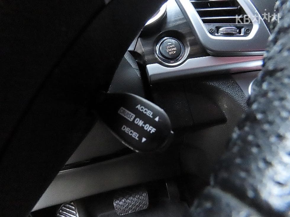 KG Mobility New코란도 C2.0 어드벤처 60th 에디션 4WD - 14