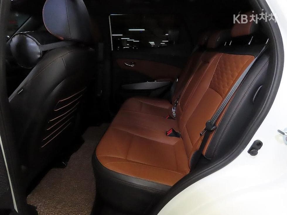 KG Mobility Tivoli 아머1.6 Gasoline 기어 에디션 2WD - 7