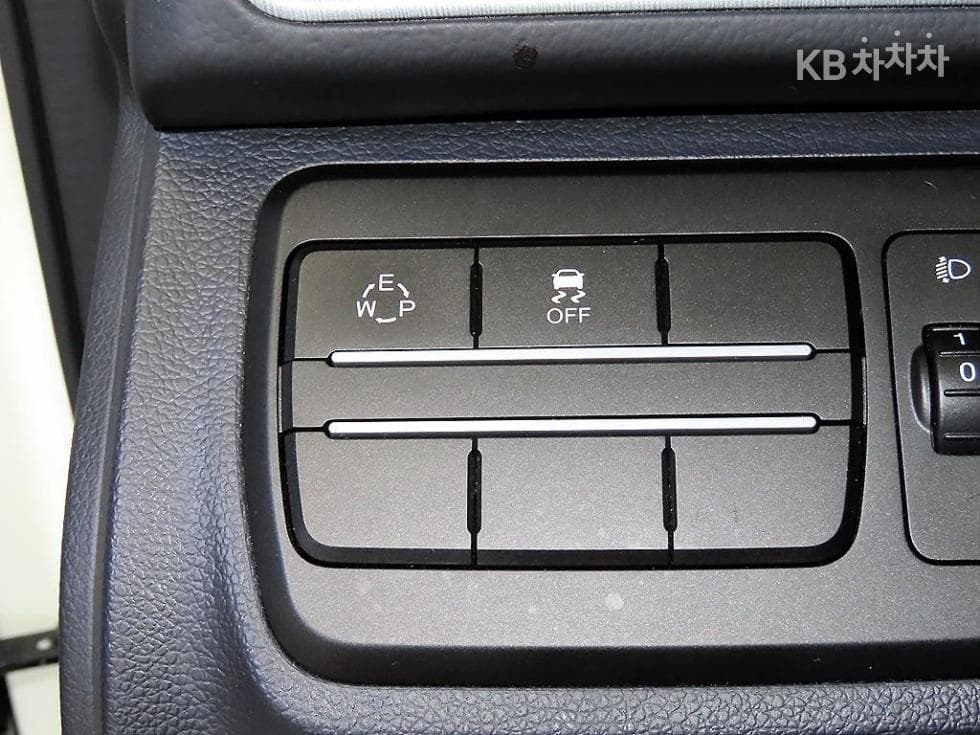 KG Mobility Tivoli 아머1.6 Gasoline 기어 에디션 2WD - 14