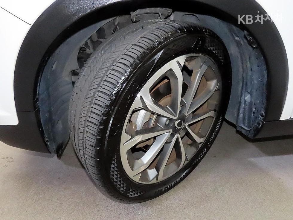 KG Mobility Tivoli 아머1.6 Gasoline 기어 에디션 2WD - 19