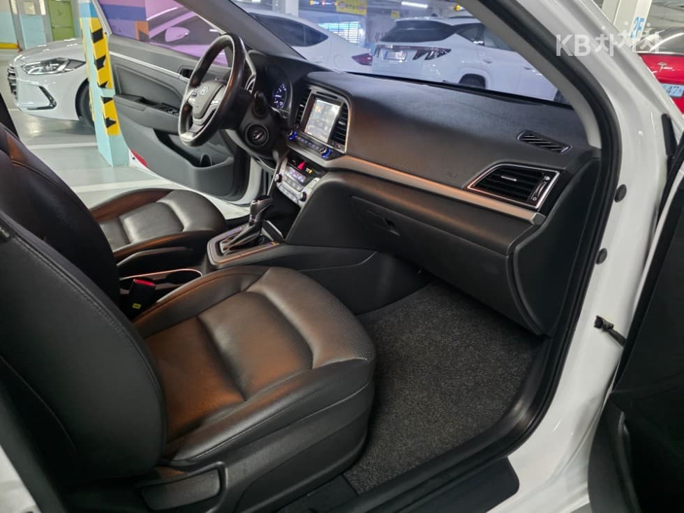 Хюндай Avante (Elantra)AD1.6 GDi Смарт - 17