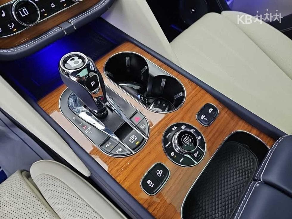 벤틀리 벤테이가4.0 V8 AZURE - 8