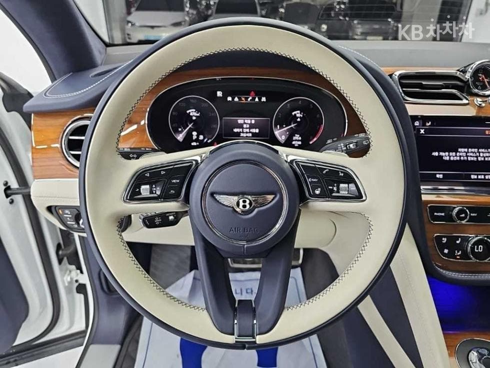 벤틀리 벤테이가4.0 V8 AZURE - 9