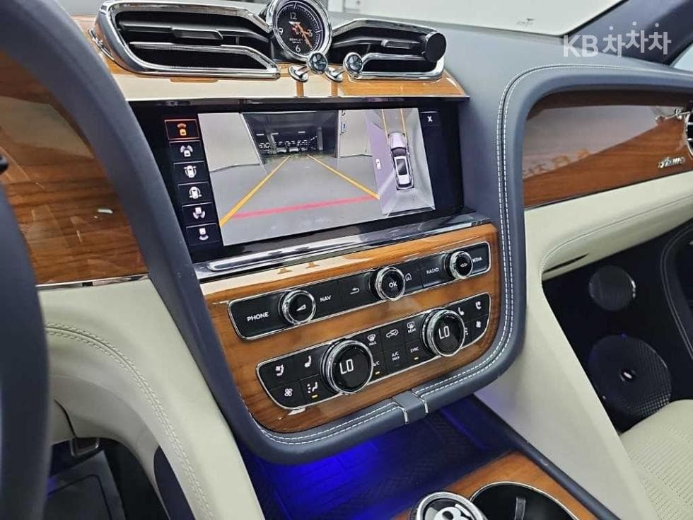 벤틀리 벤테이가4.0 V8 AZURE - 10