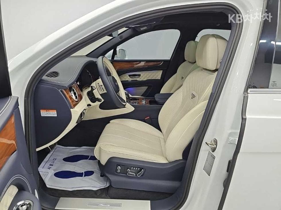 벤틀리 벤테이가4.0 V8 AZURE - 11
