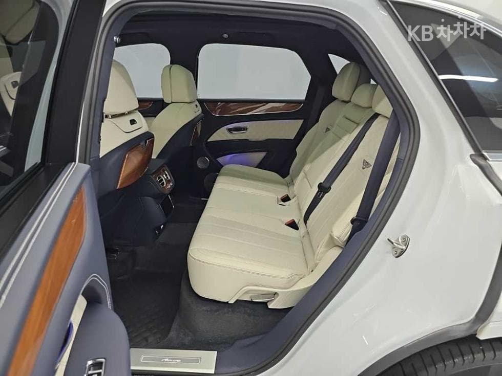 벤틀리 벤테이가4.0 V8 AZURE - 12