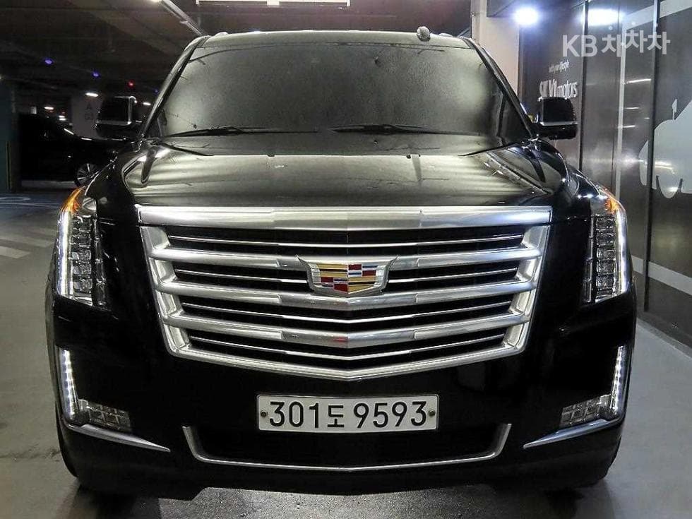 캐딜락 ESCALADE(4-то поколение)6.2 V8 - 2