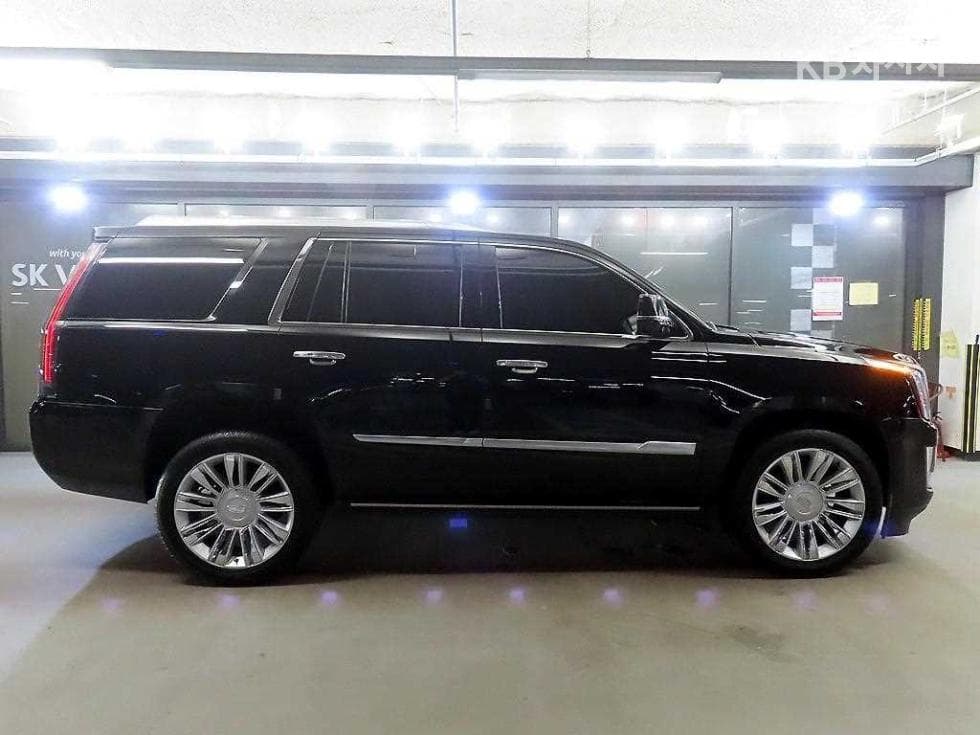 캐딜락 ESCALADE(4-то поколение)6.2 V8 - 3