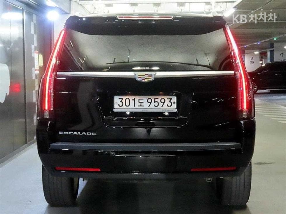 캐딜락 ESCALADE(4-то поколение)6.2 V8 - 5