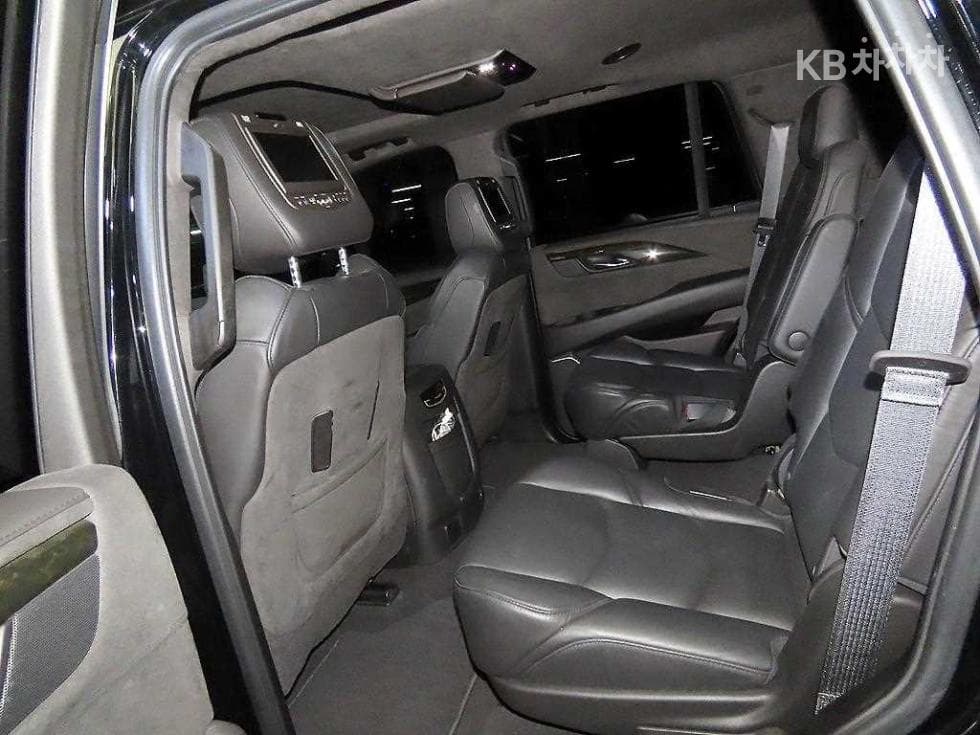캐딜락 ESCALADE(4-то поколение)6.2 V8 - 7