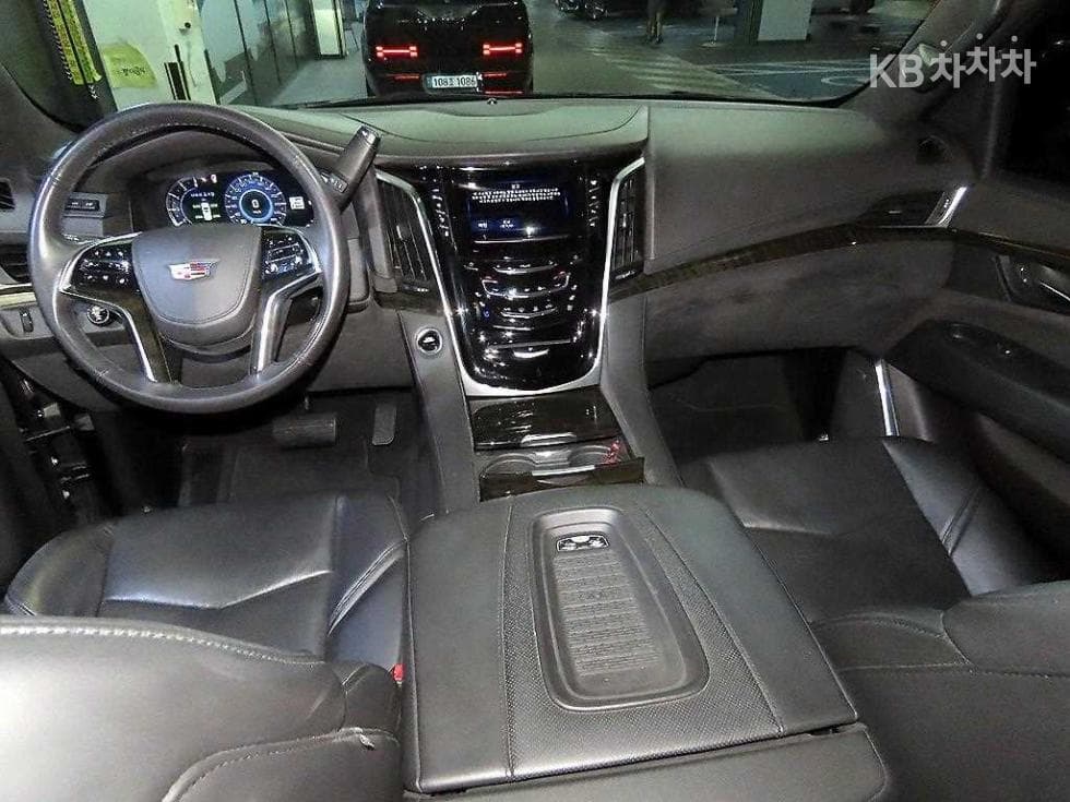 캐딜락 ESCALADE(4-то поколение)6.2 V8 - 10