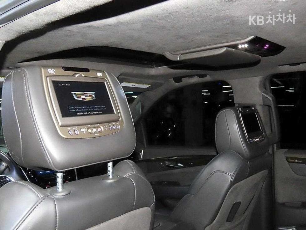 캐딜락 ESCALADE(4-то поколение)6.2 V8 - 14