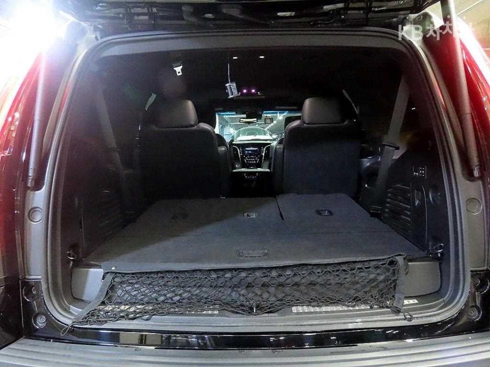 캐딜락 ESCALADE(4-то поколение)6.2 V8 - 16