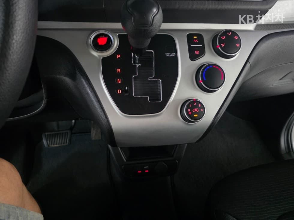 Киа The New (фейслифт) Рей (ван) Ван1.0 Бензин Ван 2-местен Висок клас - 9