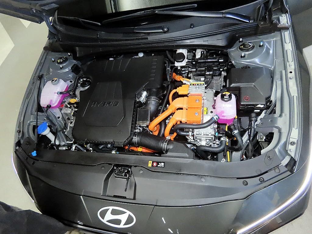 Hyundai The New (facelift) Avante (Elantra) Hybrid (CN7)1.6 HEV Inspiration - 19